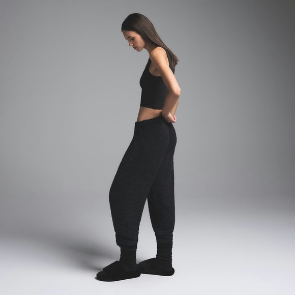 Skims Cozy Knit Unisex Teddy Sherpa Jogger Onyx Black - Picture 2 of 9